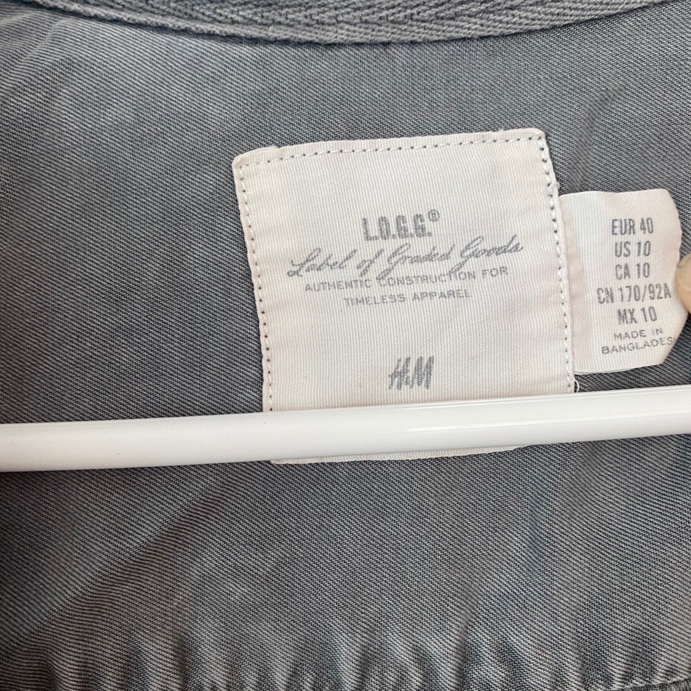 Button up - Picture 3 of 3